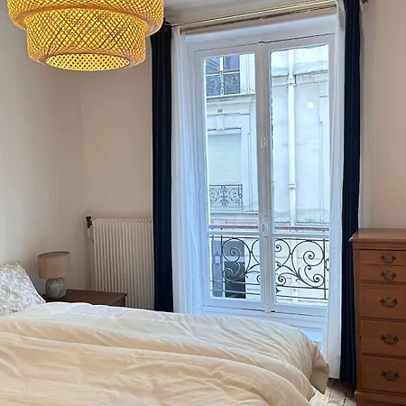 Maison Des Artistes Apartment