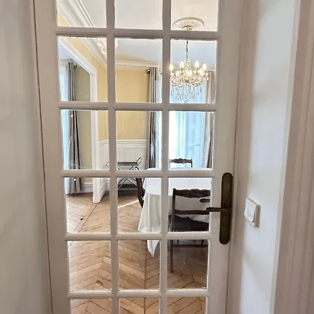 Maison Des Artistes Apartment